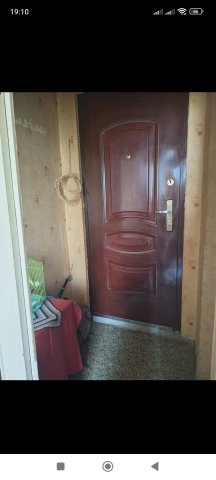 რუსთავში მე-12 მიკრორაიონში იყიდება