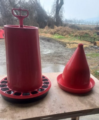 იყიდება ინკუბატორი 15 000 კვერცხიანი. ხოლო საჩეკი -7500 კვერცხიანი. რუსული წარმოების კარგ მდგომარეობაში. თანამედროვე ელექტრონული აღჭურვილობით. ასევე 50 ცალი ქათმის საკვებური და 50 ცალი საწყურებელი ვედრები(კარგი ხარისხის). 1ცალის ფასი- 20 ლარი. ინკუბატორის ფასი: 10500 ლარი. ტელ: 599691101