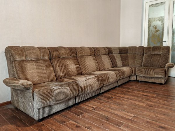 იყიდება გერმანიიდან ჩამოტანილი კუთხის დივანი